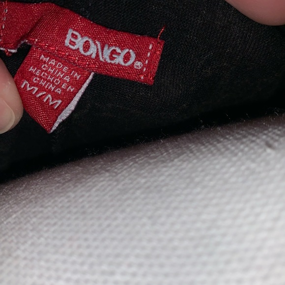 3/$10 🔆 Bongo Feather Print Top - Picture 7 of 7